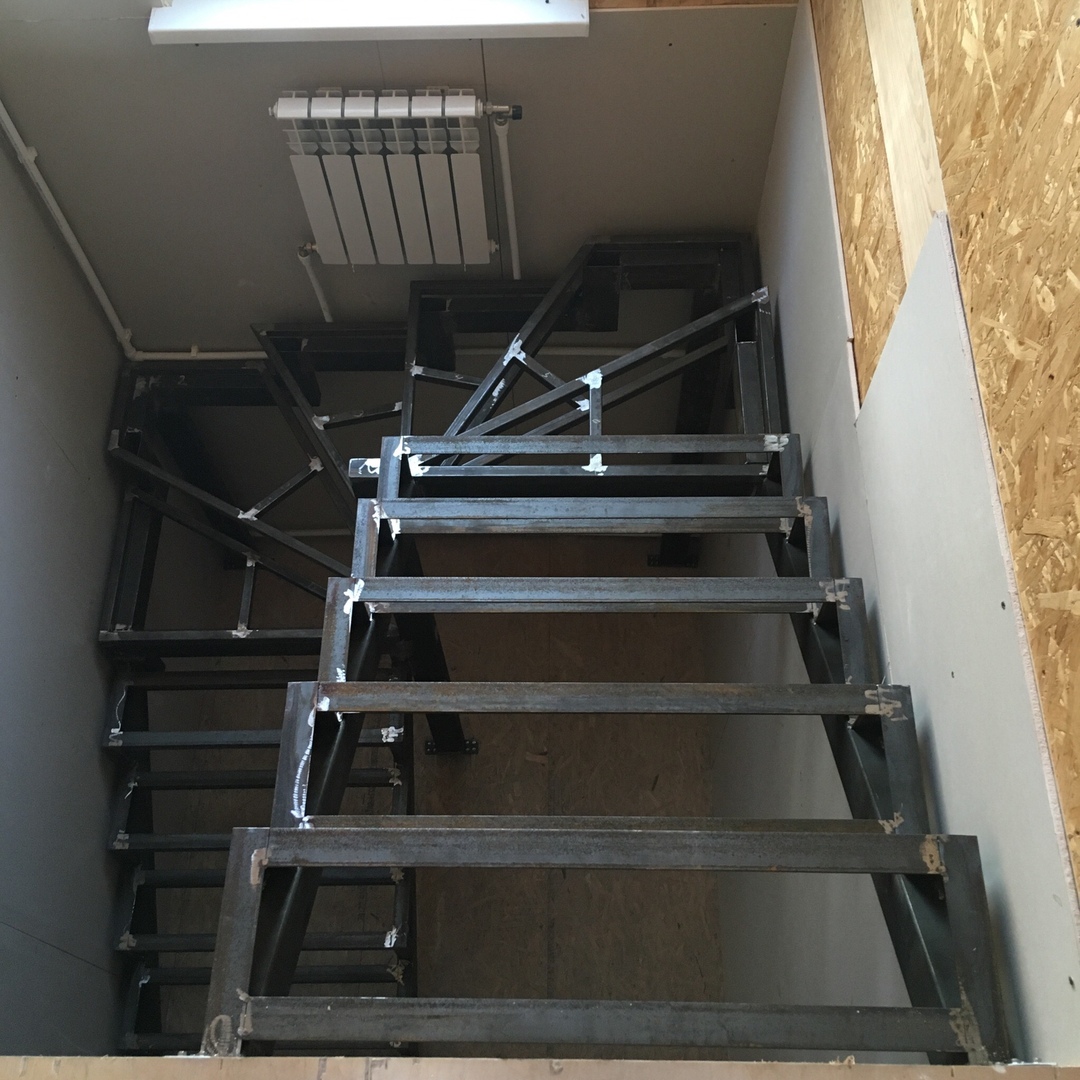 Проект железной лестницы на второй этаж